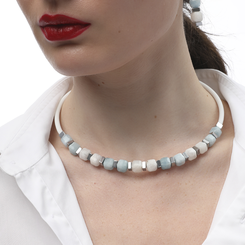 Колье Гевея (аквамарин, кварц 9мм, каучук белый; покрытие родий) 40-45см — изображение 2